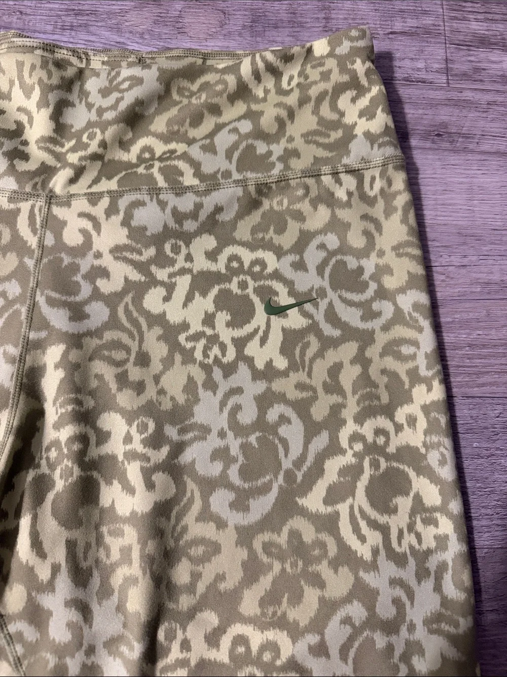 Women’s Green Nike leggings 💚 - Picture 3 of 5